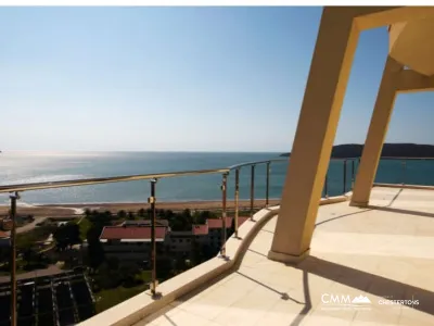 Deniz kenarında yeni konut kompleksinde ticari alan